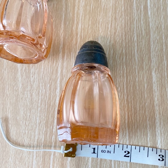 Antique Pink Depression Glass Salt & Pepper Shaker - Picture 9 of 15